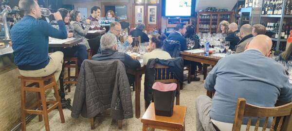 Cata de iniciación a la cultura del vino en Gijon. Cata de vinos en Gijón.