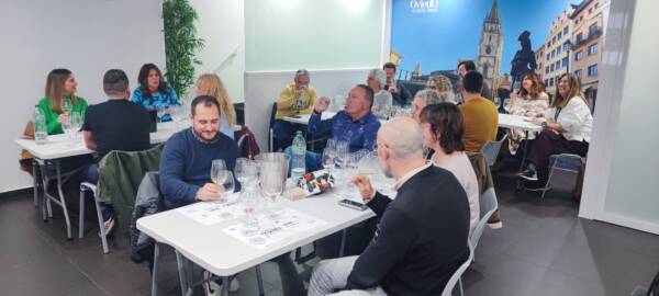 Cata de iniciación a la cultura del vino en Oviedo. Cata de vinos en Oviedo.